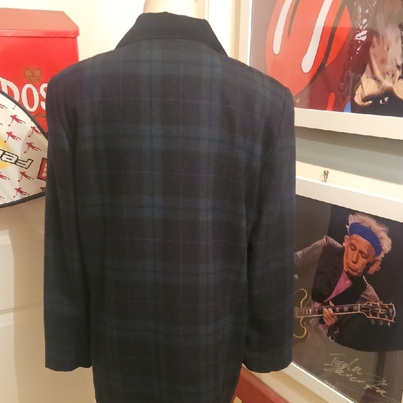 Sag Harbor Plaid Jacket with Black Accents - Picture 4 of 7